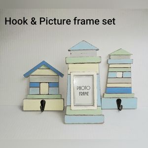 2 hook and 1 picture fram set